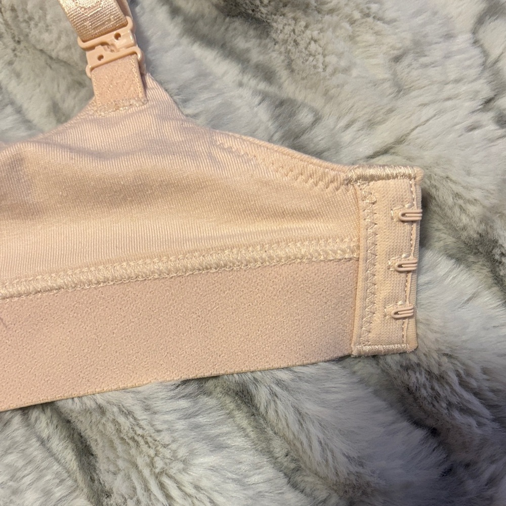 Victoria's Secret Cream Push-Up Bra. - Picture 6 of 10